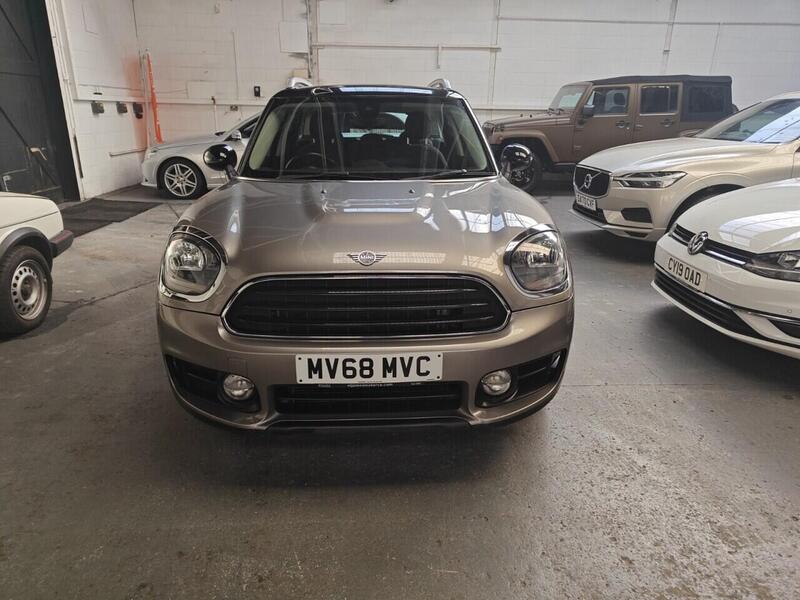 Mini Countryman view 2