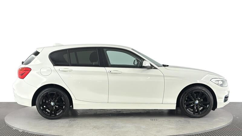 BMW 1 Series view 3