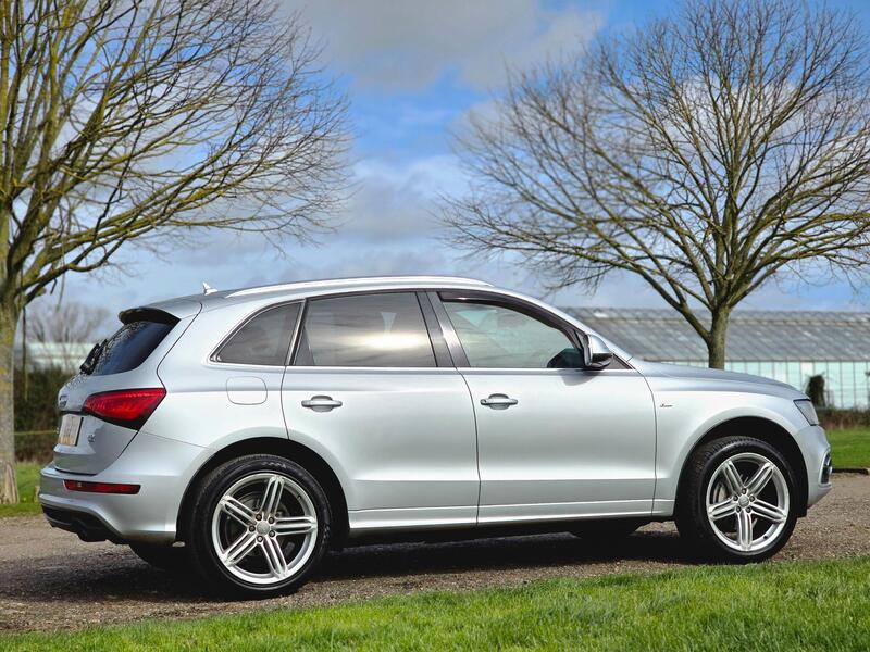 Audi Audi Q5 view 4