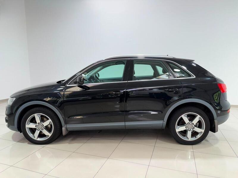 Audi Q3 view 5