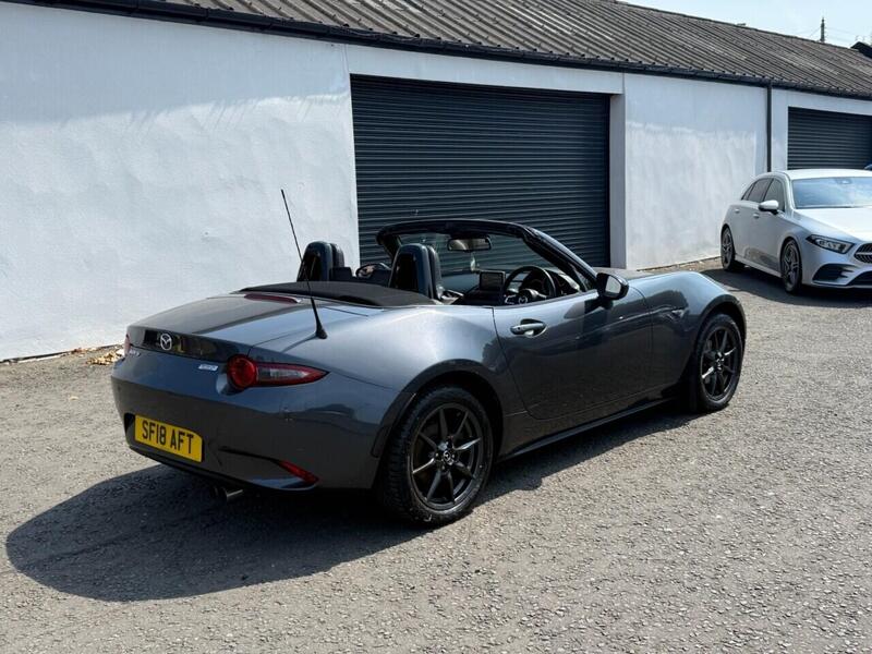 Mazda MX-5 view 3
