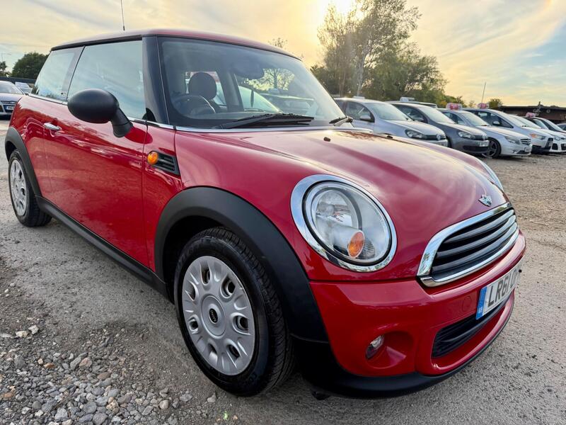 Mini Hatch view 5