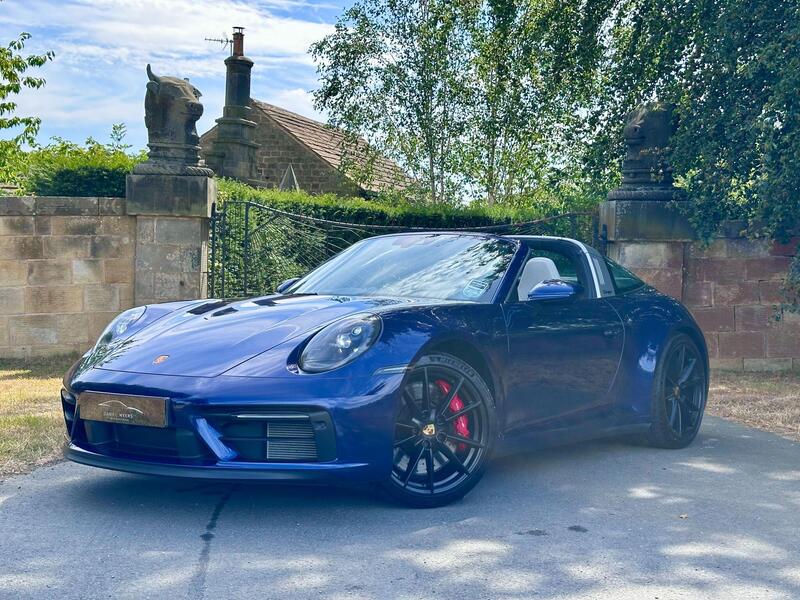 Porsche 911 view 6