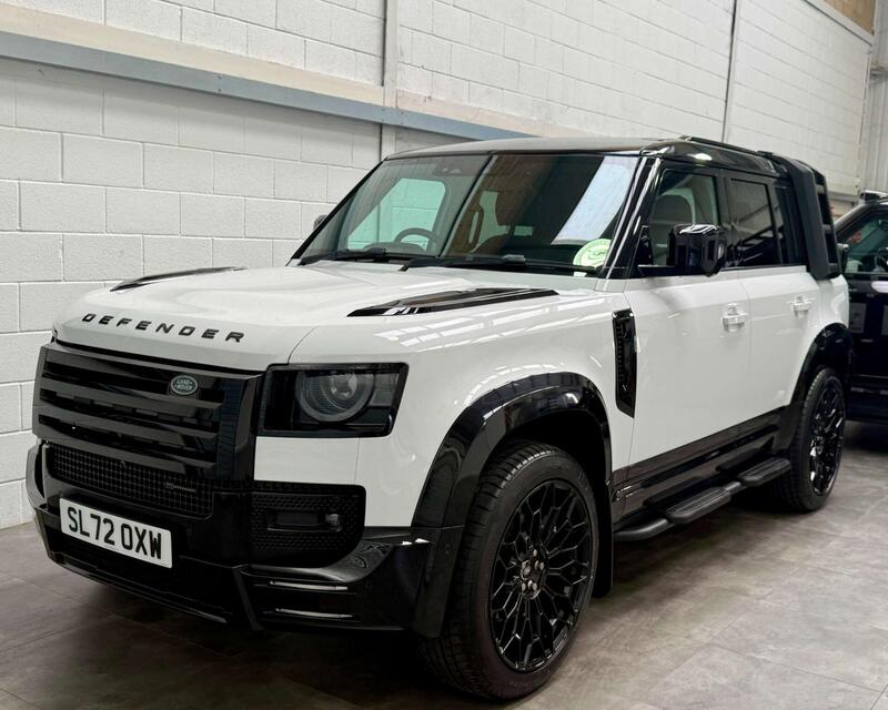 Land Rover Defender 110 view 3