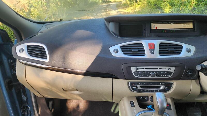 2010 Renault Scenic — photo 27