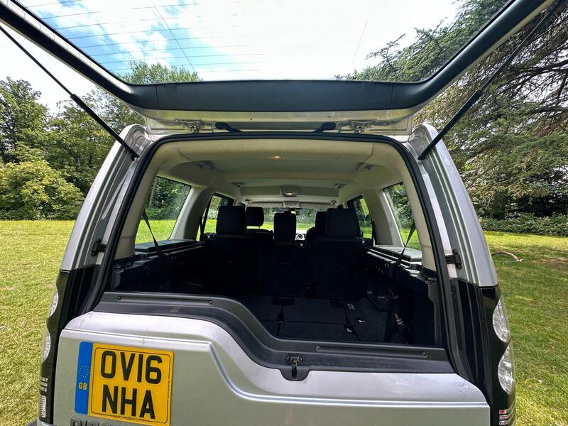 Land Rover Discovery view 35