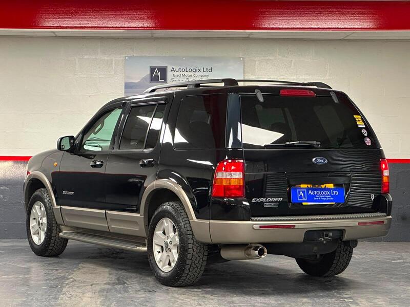 Ford Explorer view 4