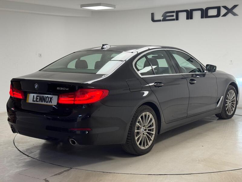 BMW 5 Series view 6