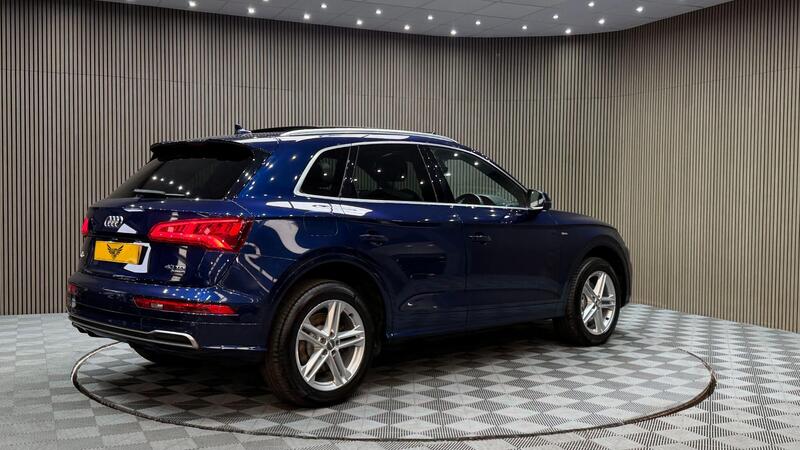Audi Q5 view 5