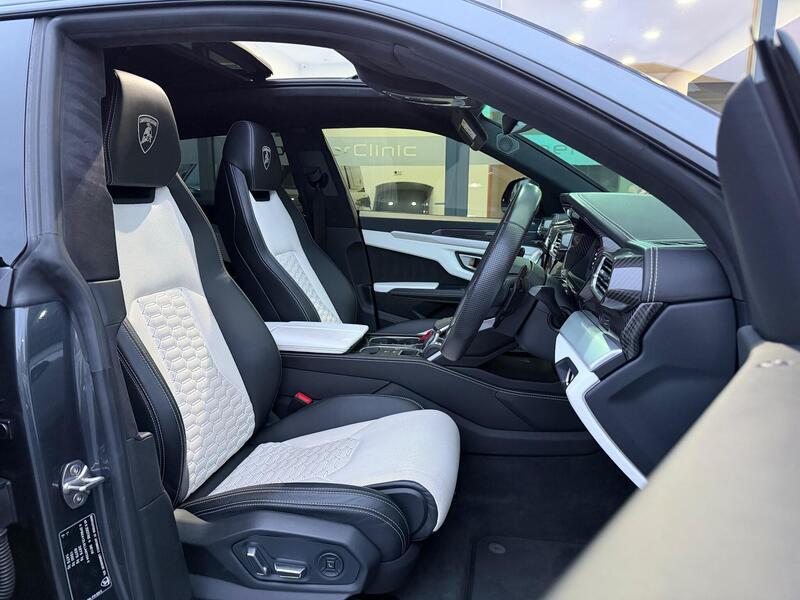 Lamborghini Urus view 2