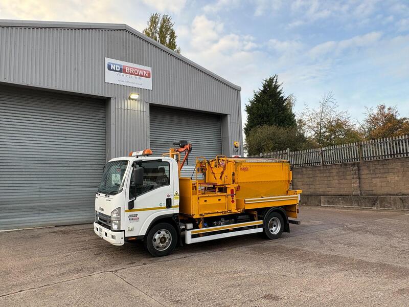 Isuzu N75-150 7.5T Hot Box (Twin)