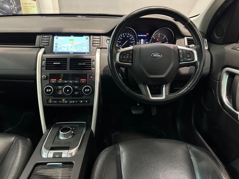 Land Rover Discovery Sport view 5