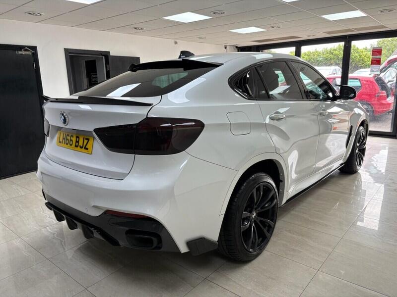 BMW X6 view 3