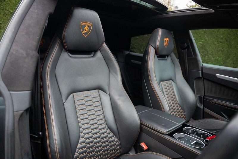 Lamborghini Urus view 3