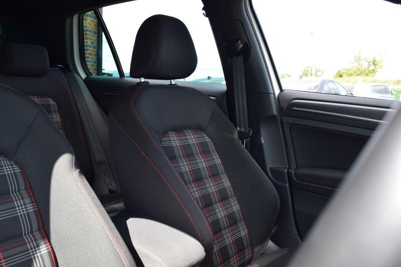 Volkswagen Golf view 5