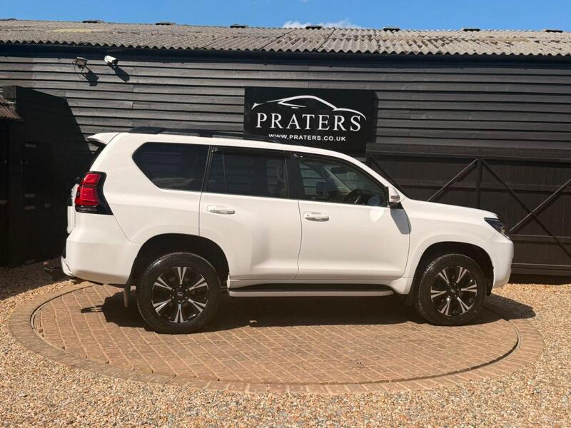 Toyota Land Cruiser view 5