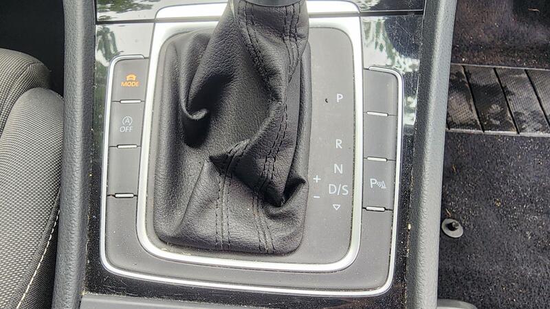 2014 Volkswagen Golf — photo 33