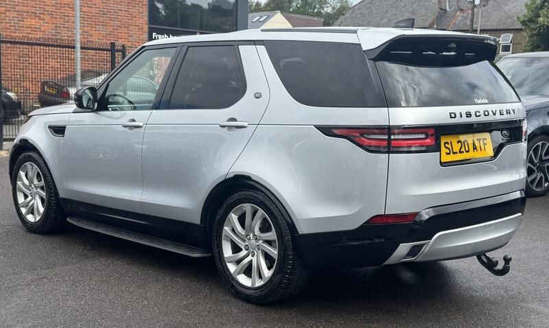 Land Rover Discovery view 3
