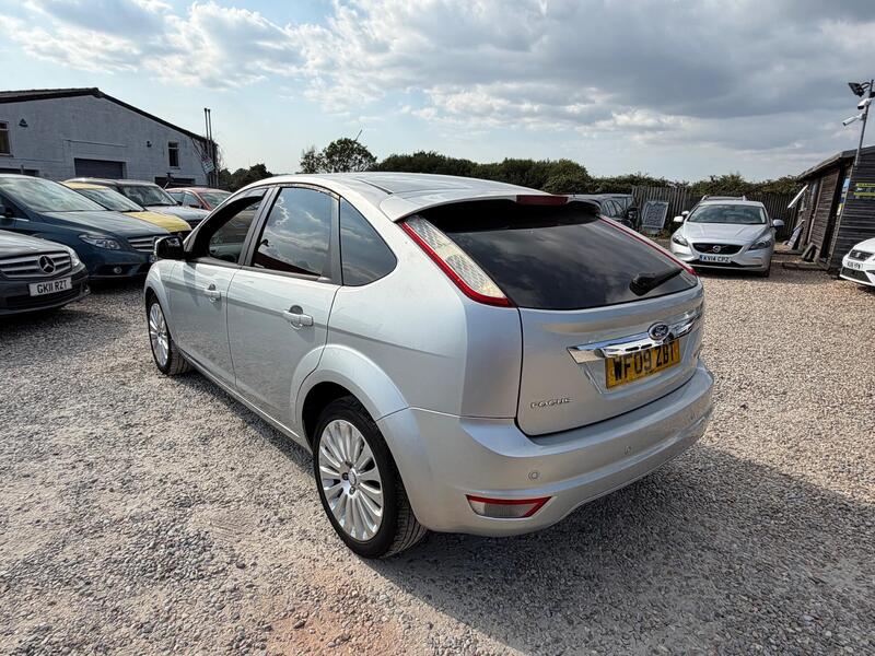 Ford Focus view 6