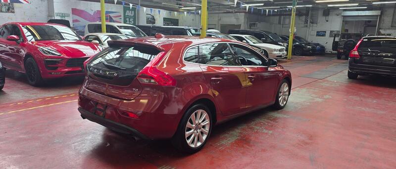 Volvo V40 view 5