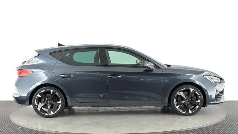 Cupra CUPRA Leon view 3