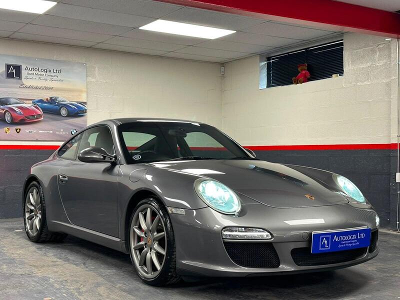 Porsche 911 view 7