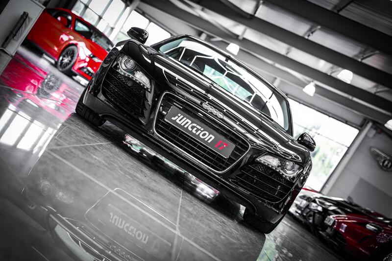 Audi R8 view 4