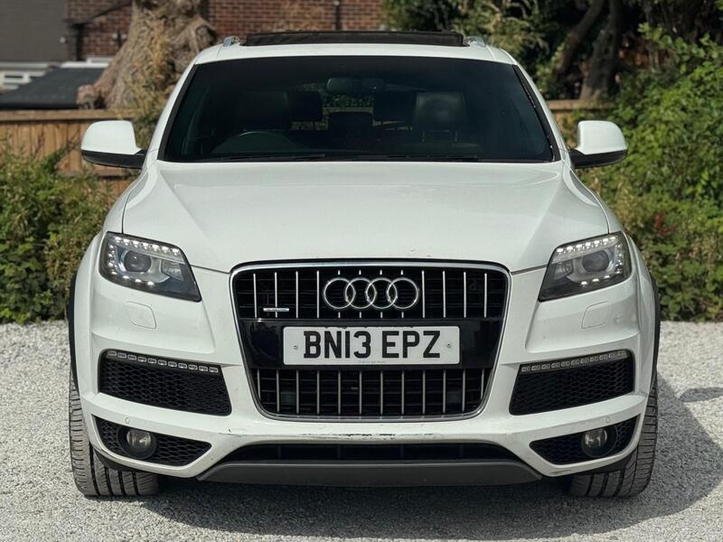 Audi Audi Q7 view 4