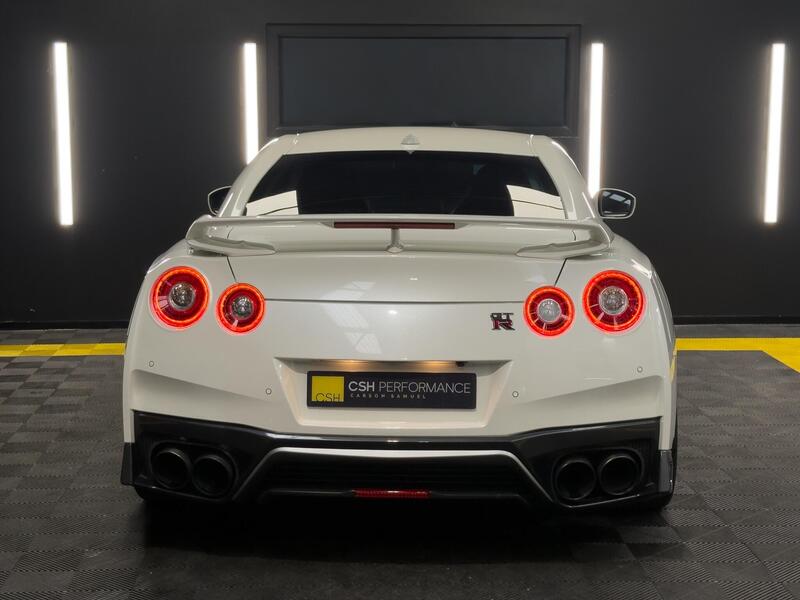 Nissan GT-R view 4