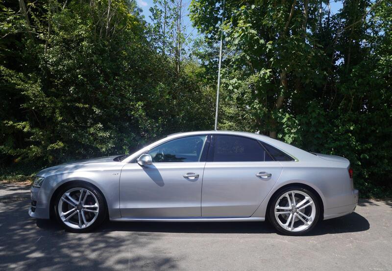 Audi Audi S8 view 3