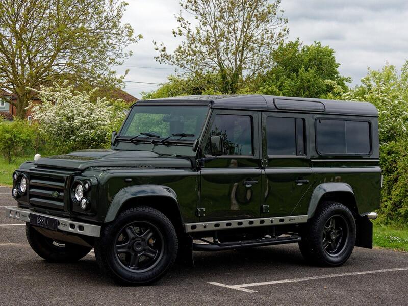 Land Rover Defender view 4