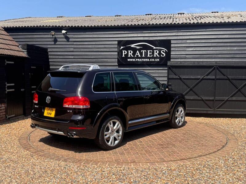 Volkswagen Touareg view 7