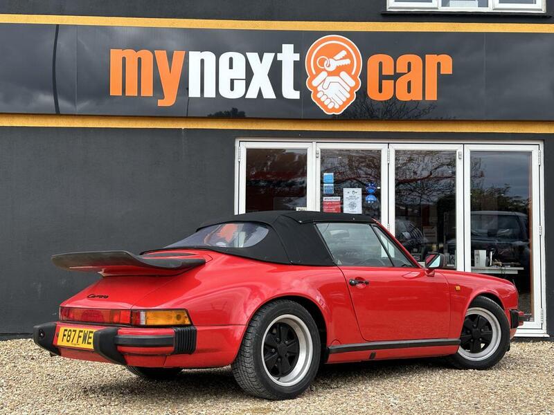 Porsche 911 view 10