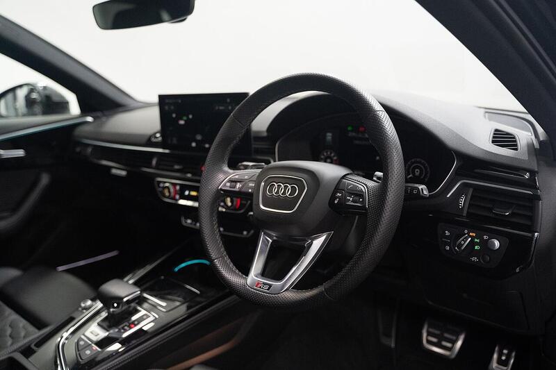 Audi RS4 Avant view 2