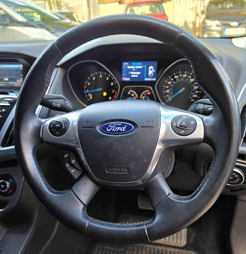 Ford Focus 1.6 Titanium Navigator Powershift Euro 5 5dr thumbnail 30