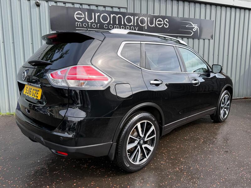 Nissan X-Trail view 3