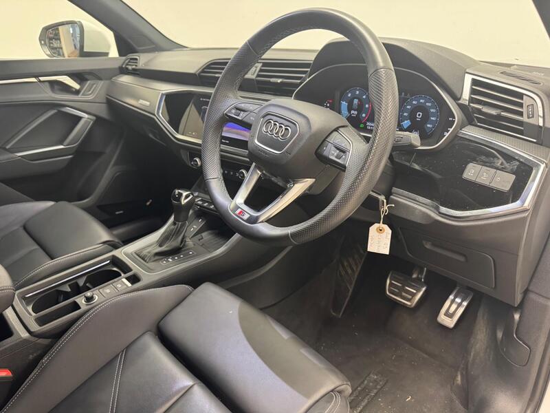 Audi Audi Q3 view 7