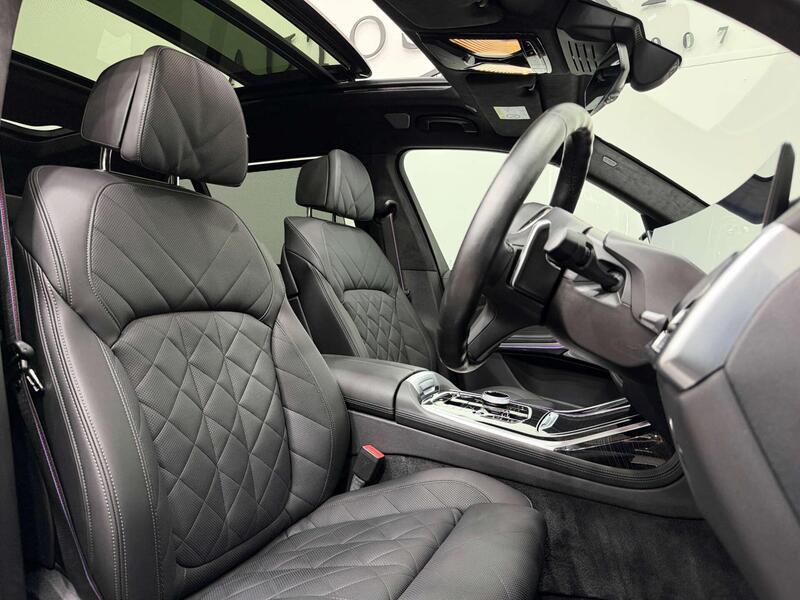 BMW X7 view 2