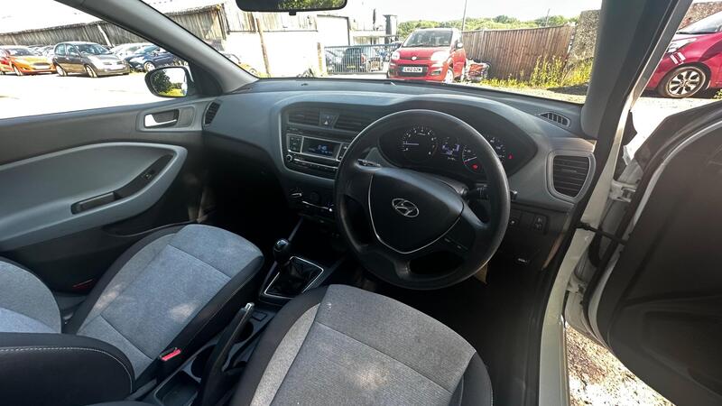 2015 Hyundai i20 — photo 14