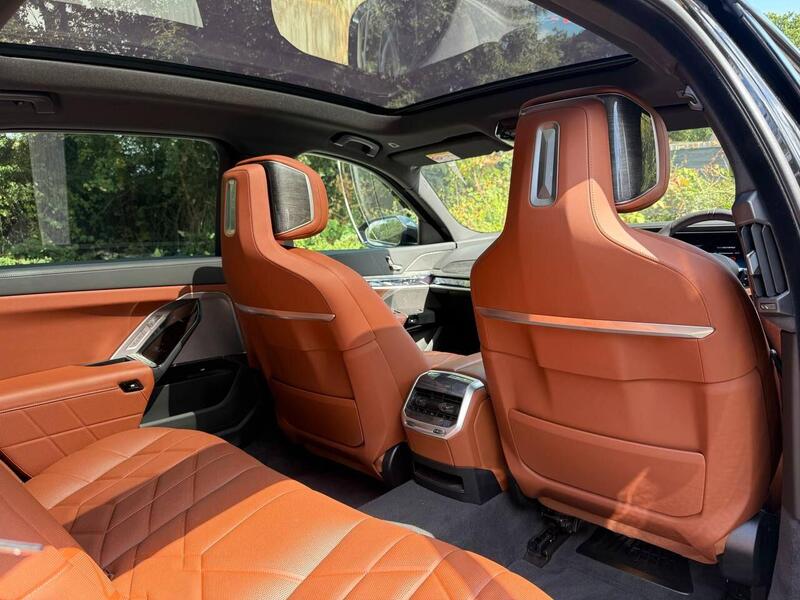 BMW I7 view 4