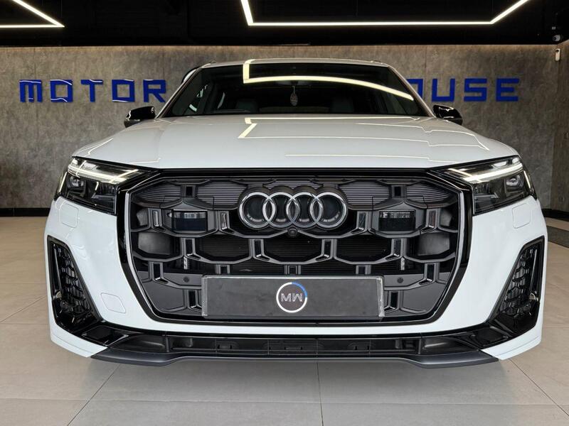 Audi SQ7 view 13
