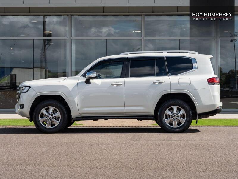 Toyota Land Cruiser view 6