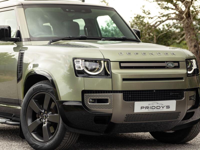 Land Rover Defender 110 view 3
