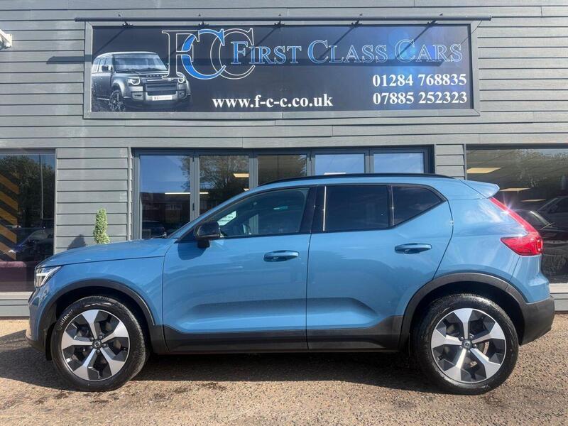 Volvo XC40 view 3