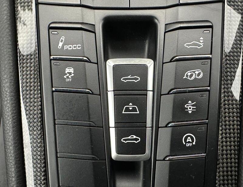 Porsche 911 view 4