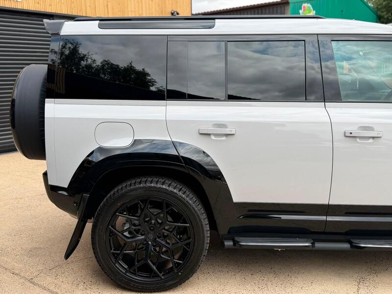 Land Rover Defender view 7