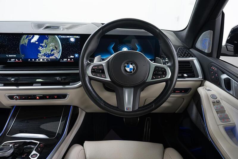 BMW X7 view 7