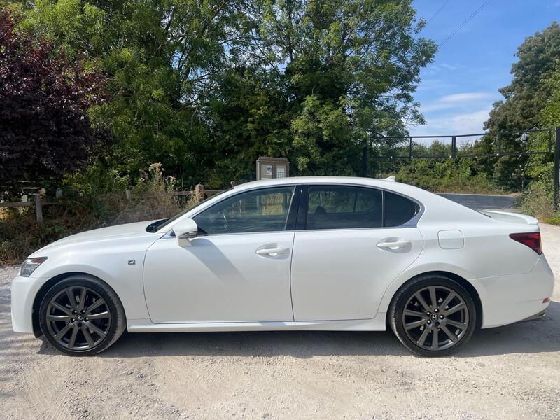Lexus GS view 3