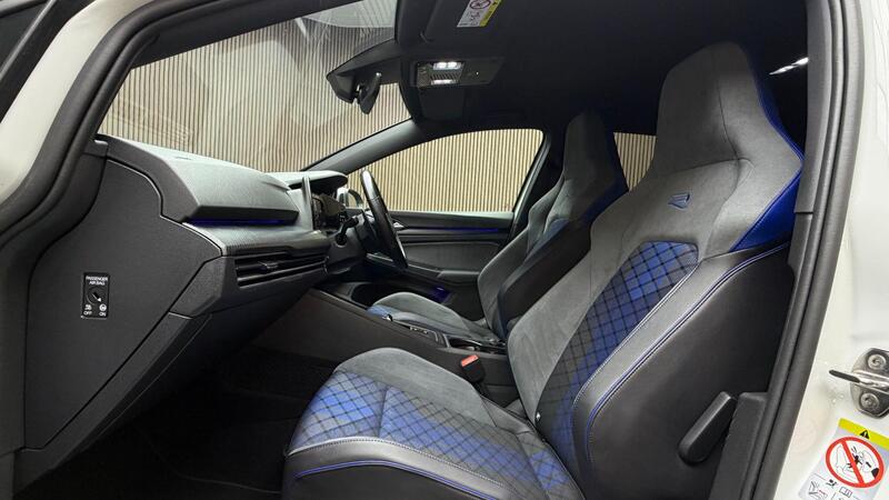 Volkswagen Golf view 3