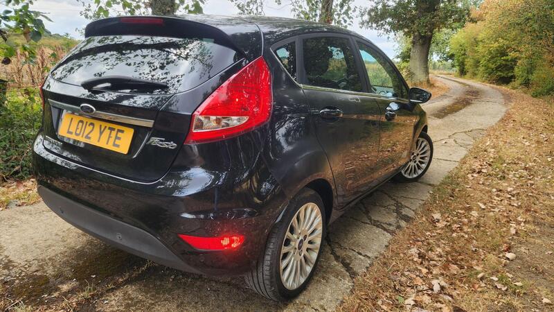 2012 Ford Fiesta — photo 12